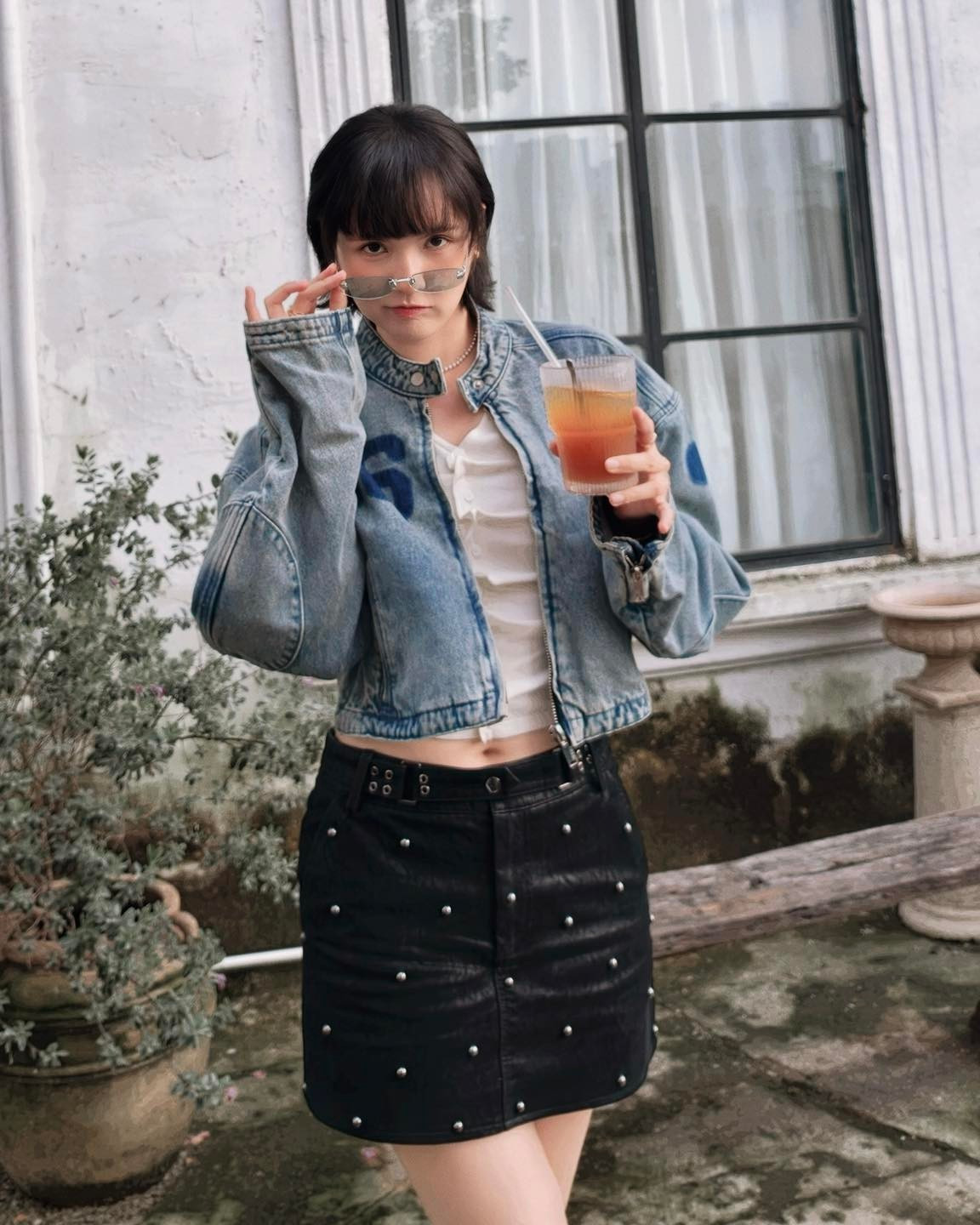 Phong cách của cô nàng thời gian gần đây cũng có sự thay đổi so với thời điểm ra mắt dưới trướng M-TP Entertainment. Hải Tú cắt tóc ngắn, cách lên đồ cũng có phần cá tính hơn. (Ảnh: FBNV)