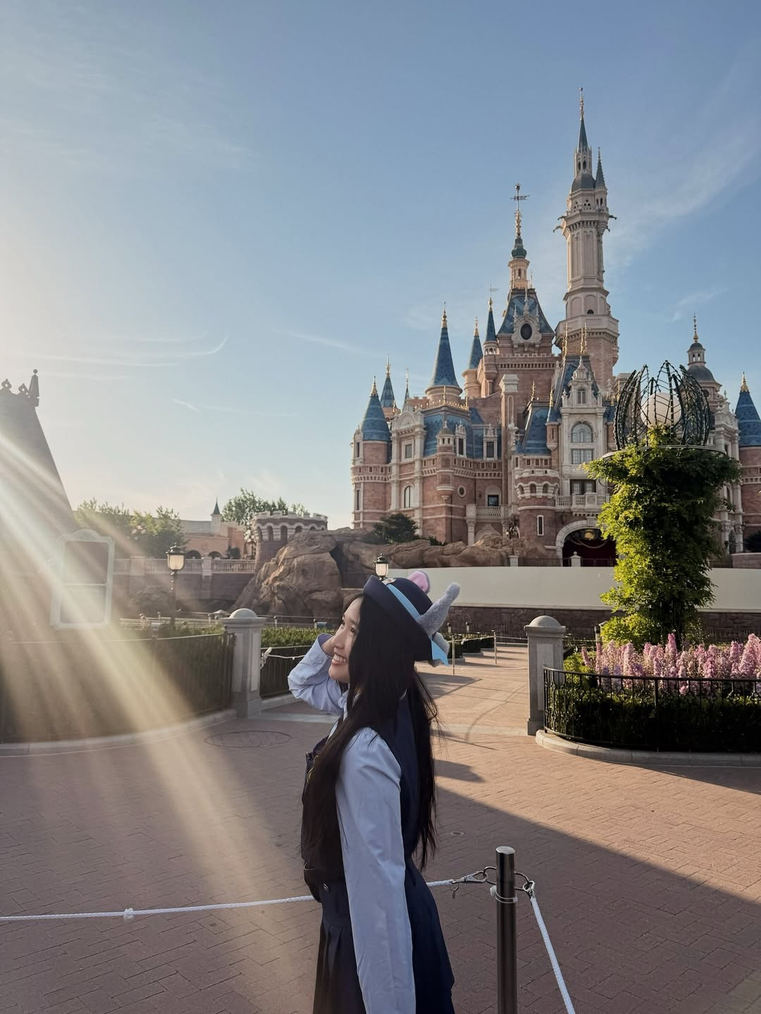 Chuyến đi của Jenny Huỳnh không chỉ là một trải nghiệm giải trí mà còn là một cách tuyệt vời để các fan thể hiện tình yêu với vũ trụ Zootopia, đặc biệt trong thời điểm Zootopia: Phi Vụ Động Trời 2 đang gây bão tại phòng vé. (Ảnh: IGNV)