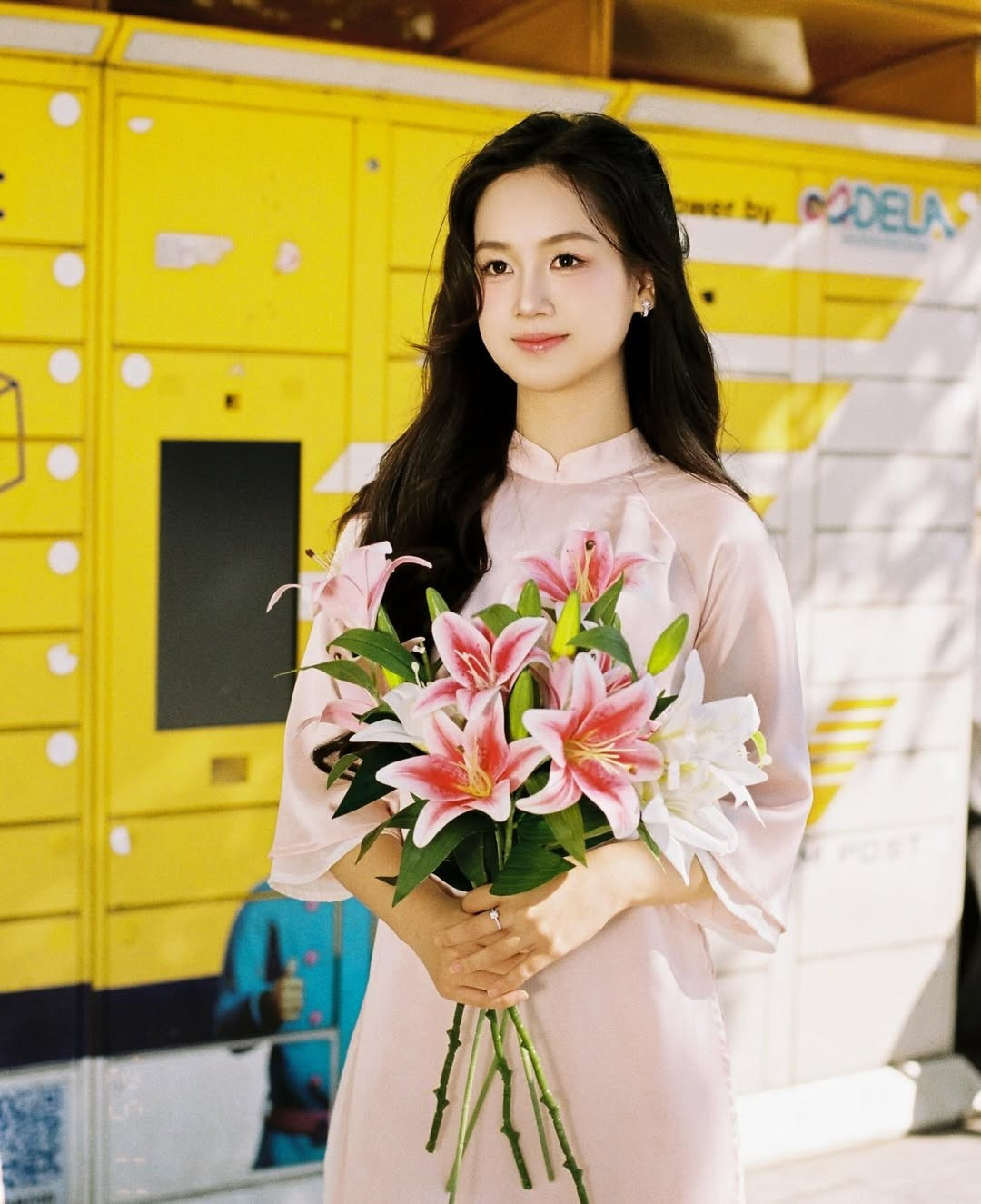 Sau khi kết quả thi Tốt nghiệp THPT 2025 được công bố, Hiền Mai nhận về rất nhiều sự chú ý, tài khoản mạng xã hội của cô nàng cũng sở hữu hàng rất nhiều người theo dõi, những bức ảnh đăng tải đều có hàng chục nghìn yêu thích và bình luận. (Ảnh: IGNV)