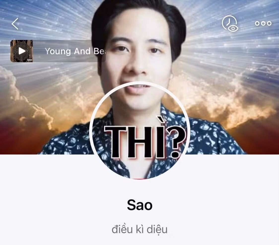 Thay vì chụp ảnh selfie, hãy tìm một khoảnh khắc ngẫu nhiên trong cuộc sống của bạn. Đó có thể là lúc bạn đang nấu ăn, đang làm việc, hay thậm chí là một góc nhỏ trong căn phòng.