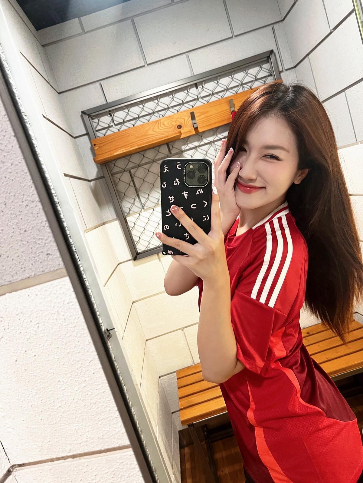 Không chỉ vậy, cô còn chinh phục trái tim người hâm mộ bằng vẻ đẹp dịu dàng, phong cách "nàng thơ" mơ màng.