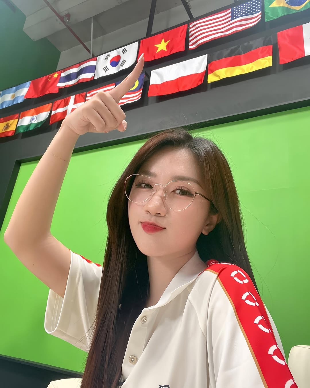 Với vai trò MC dẫn dắt các chương trình lớn, cô luôn mang đến nguồn năng lượng tích cực, sự chuyên nghiệp và đặc biệt là vẻ đẹp cuốn hút, gợi cảm.