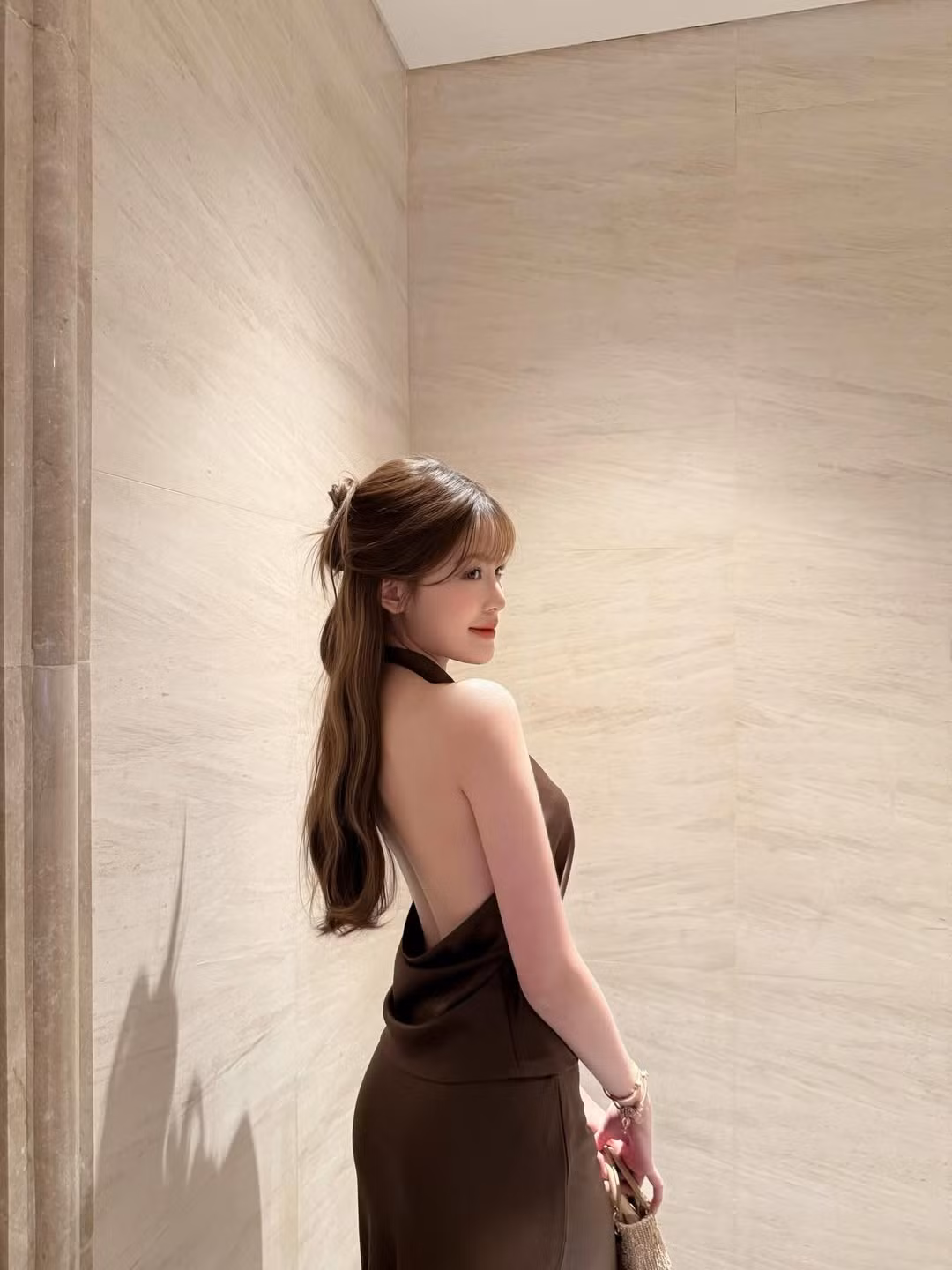 Tăng Mỹ Hàn - hot girl được mệnh danh là "tiểu thư Sài thành" và là bạn gái tin đồn của rapper đình đám HIEUTHUHAI, vừa tung loạt ảnh mới với phong cách thời trang gợi cảm nhưng không kém phần thanh lịch, thu hút mọi ánh nhìn. (Ảnh: IGNV)