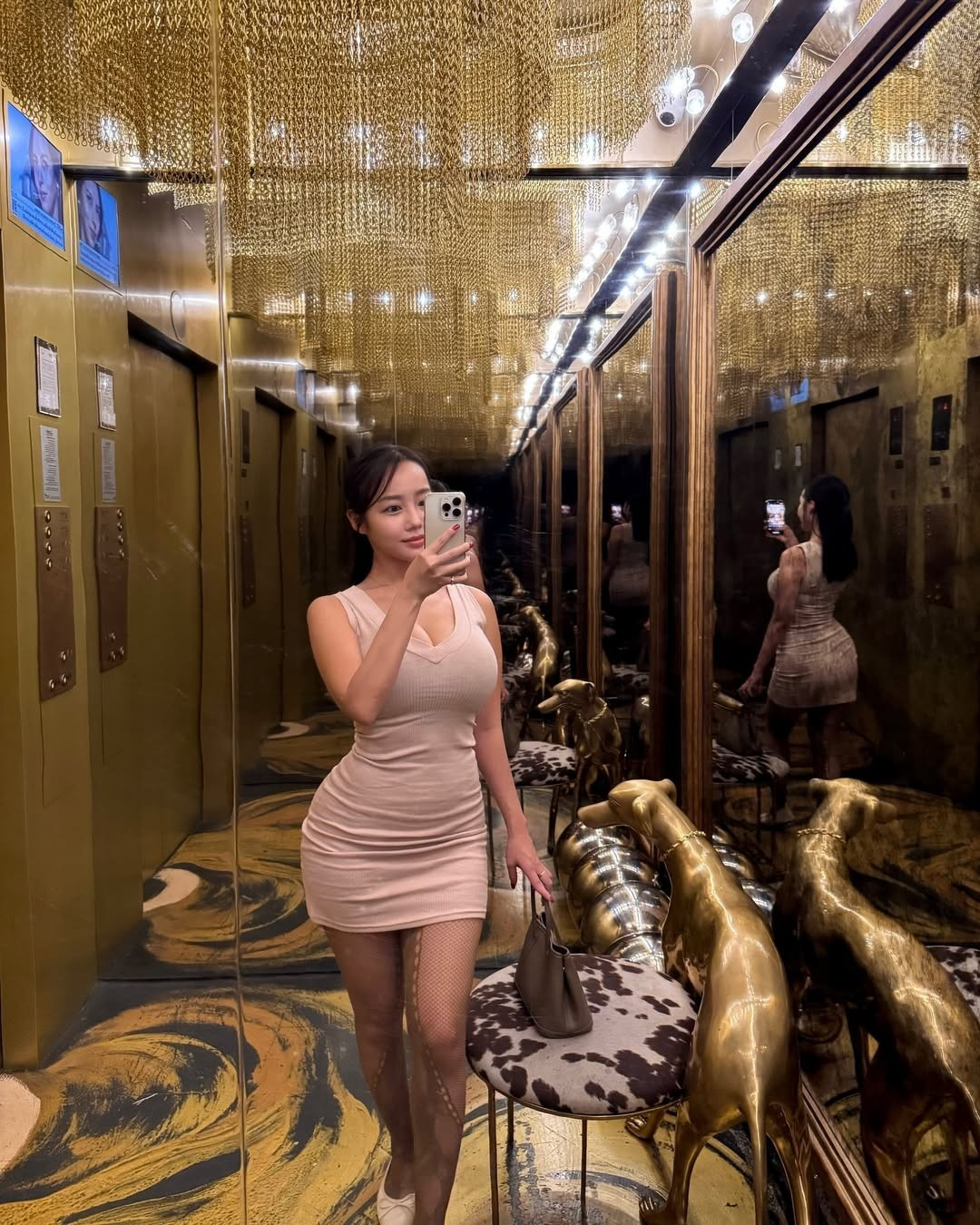 Trong những bộ ảnh thời trang, bikini hay thậm chí chỉ là streetstyle đời thường, Yumin luôn khiến người xem phải thốt lên vì “tỷ lệ cơ thể không tưởng”.