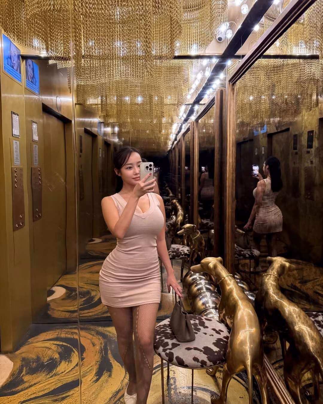 Trong những bộ ảnh thời trang, bikini hay thậm chí chỉ là streetstyle đời thường, Yumin luôn khiến người xem phải thốt lên vì “tỷ lệ cơ thể không tưởng”.