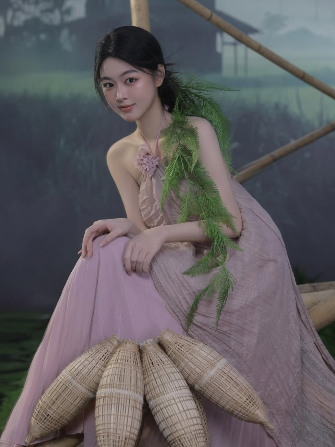 Lọ Lem thường xuyên cùng bố Quyền Linh tham gia các hoạt động thiện nguyện, sống giản dị và lễ phép. Chính sự giáo dục khéo léo từ gia đình đã giúp cô nàng giữ được nét hồn nhiên, đúng tuổi dù sớm nổi tiếng trên mạng xã hội. (Ảnh: IGNV)