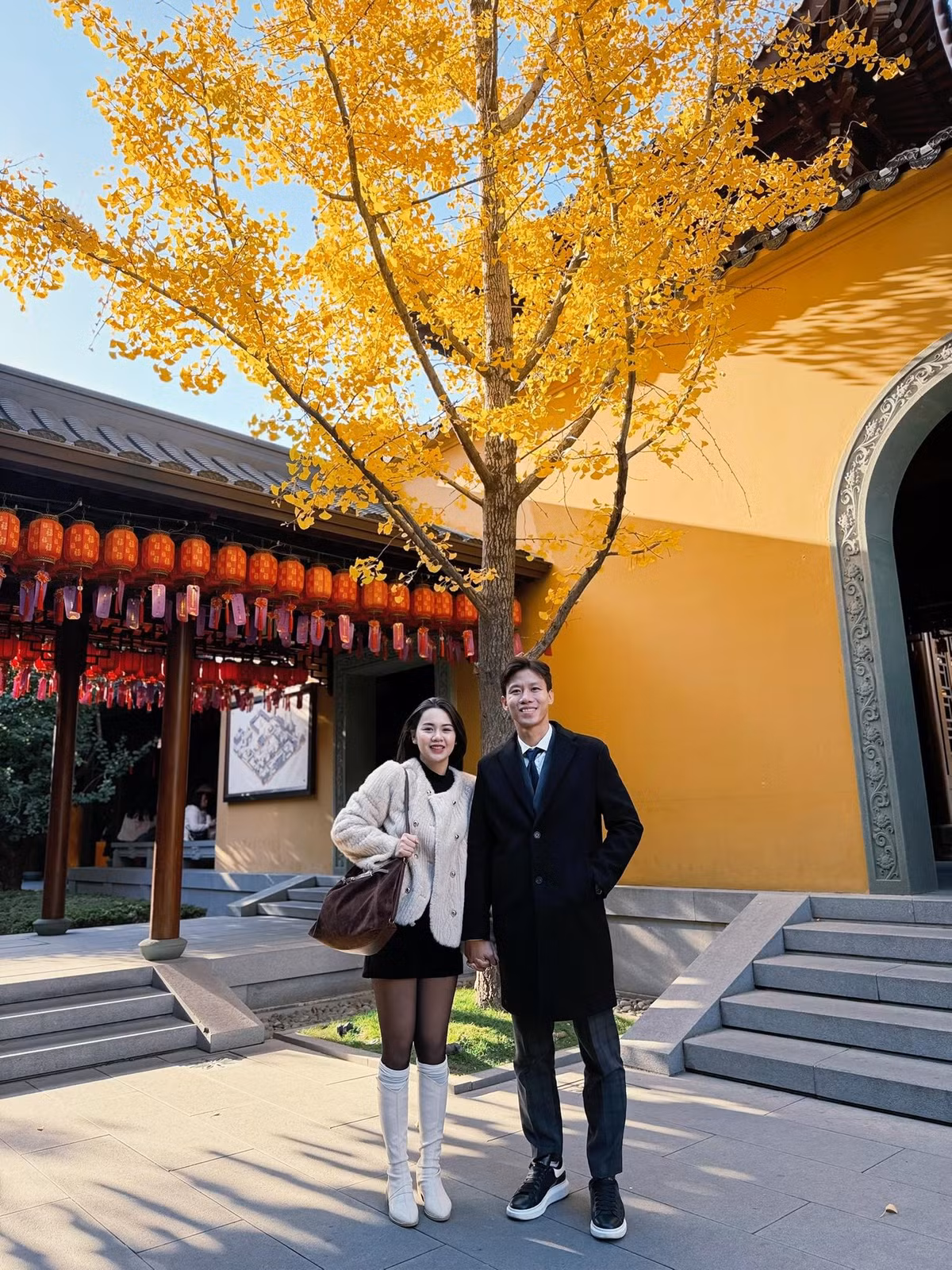 Trên trang cá nhân, Quế Ngọc Hải đã chia sẻ loạt ảnh "check-in" tại nhiều địa điểm nổi tiếng của Thượng Hải. Loạt ảnh nhanh chóng nhận về hàng nghìn lượt yêu thích và bình luận khen ngợi từ cộng đồng mạng. (Ảnh: IGNV)