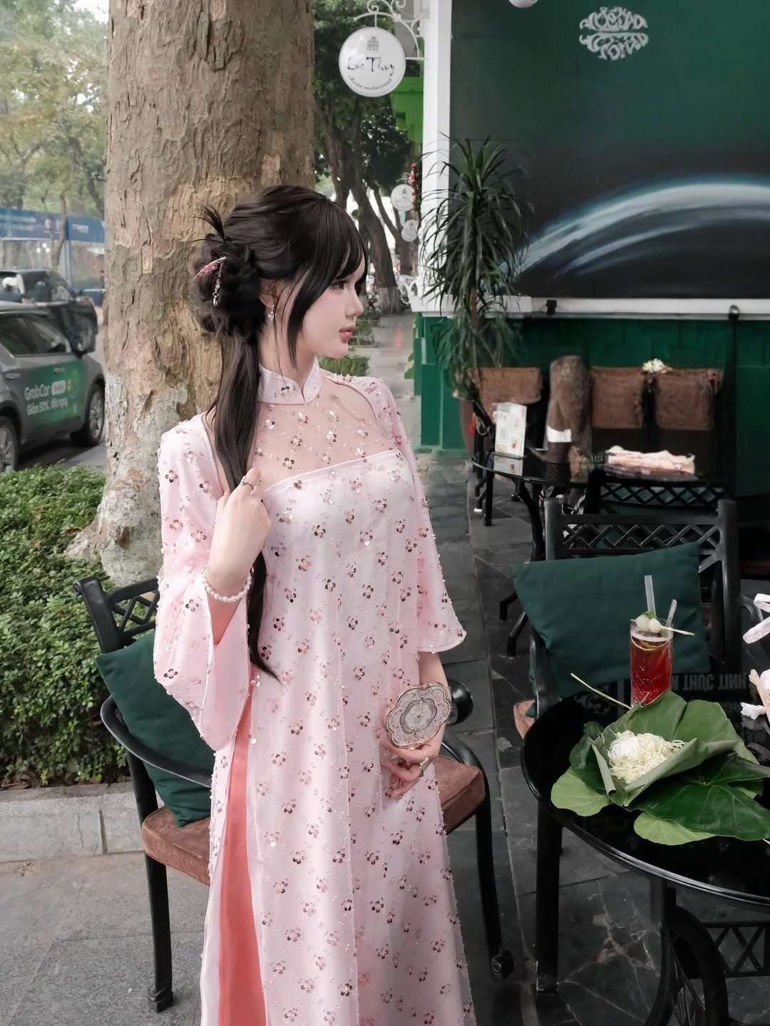 Hạnh Nguyễn vốn sở hữu gương mặt xinh xắn với những đường nét được ví như "búp bê sống", đặc biệt là đôi mắt to tròn và làn da trắng sứ. (Ảnh: IGNV)