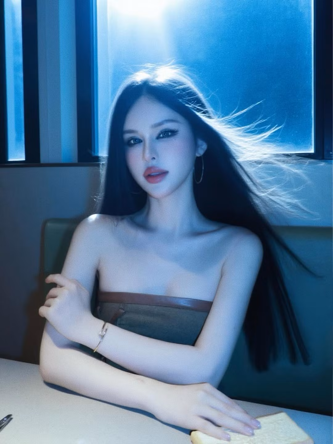 "Hiện tượng mạng một thời" thường lựa chọn các thiết kế táo bạo, quyến rũ, phô diễn đường cong cơ thể. (Ảnh: IGNV)