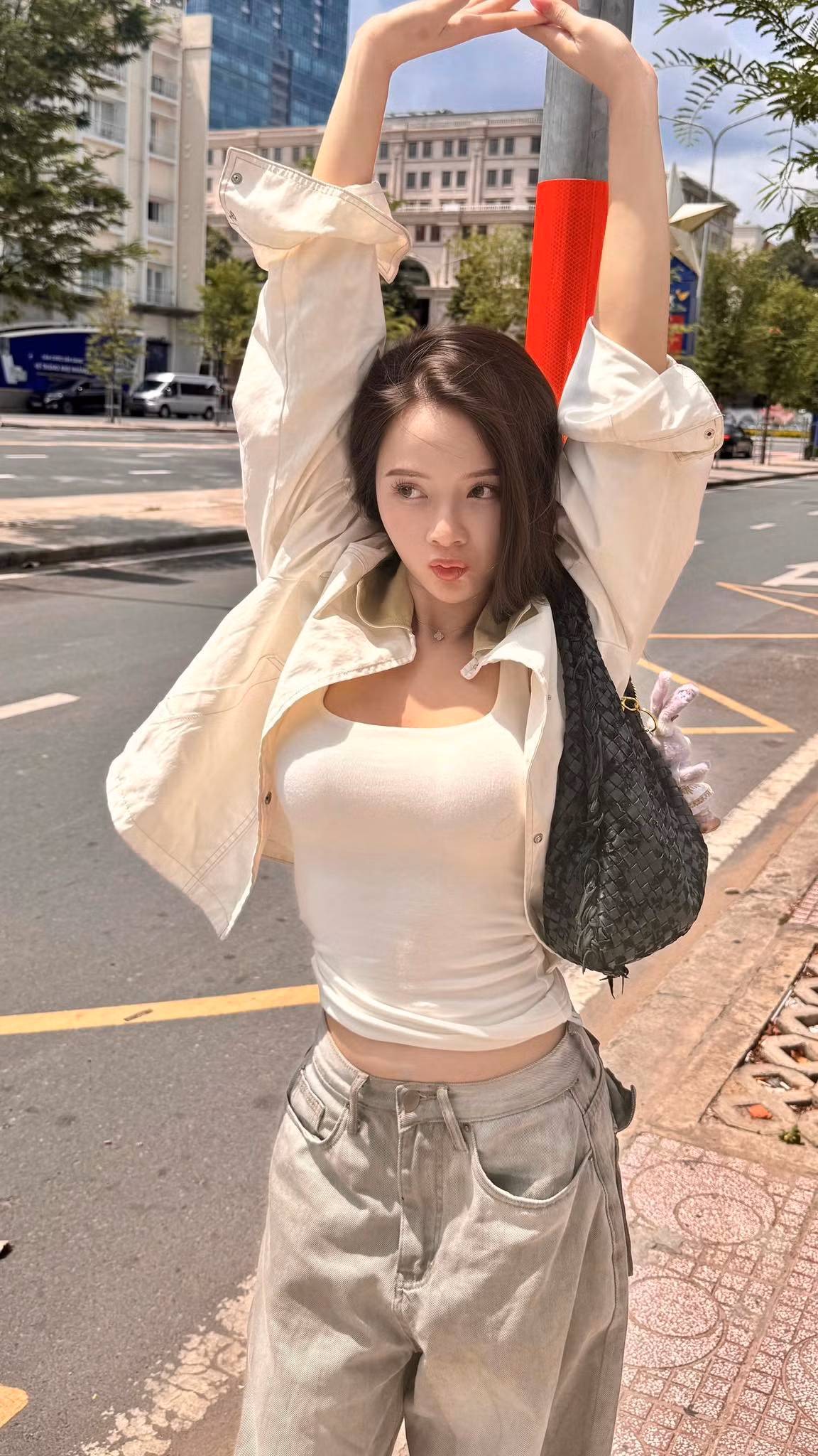 Cô nàng đã sở hữu cho mình căn nhà riêng từ năm 25 tuổi, thường xuyên đi du lịch đến nhiều địa điểm khác nhau. (Ảnh: IGNV)