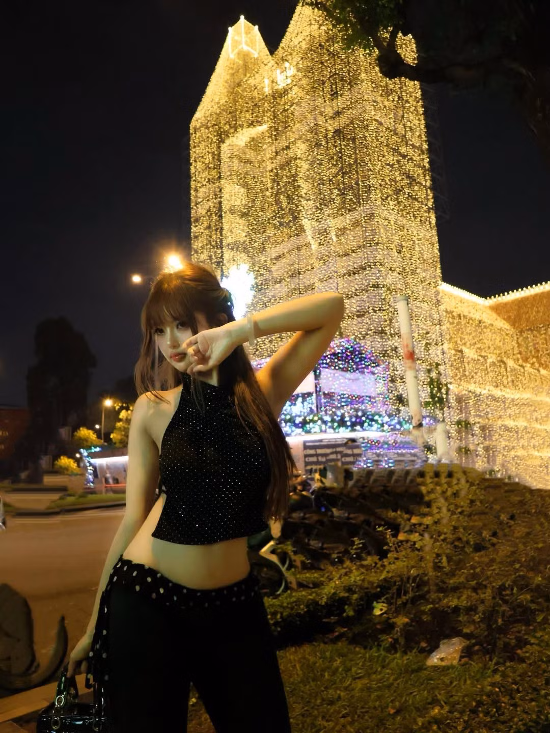 Ngay sau khi đăng tải, loạt ảnh của Bảo Na đã nhận được hàng nghìn lượt yêu thích và bình luận. Nhiều người dành lời khen ngợi cho nhan sắc và sự tự tin của cô nàng, đồng thời bày tỏ sự ngưỡng mộ với tinh thần luôn đổi mới và dám thể hiện cá tính qua thời trang. (Ảnh: IG @baonane)