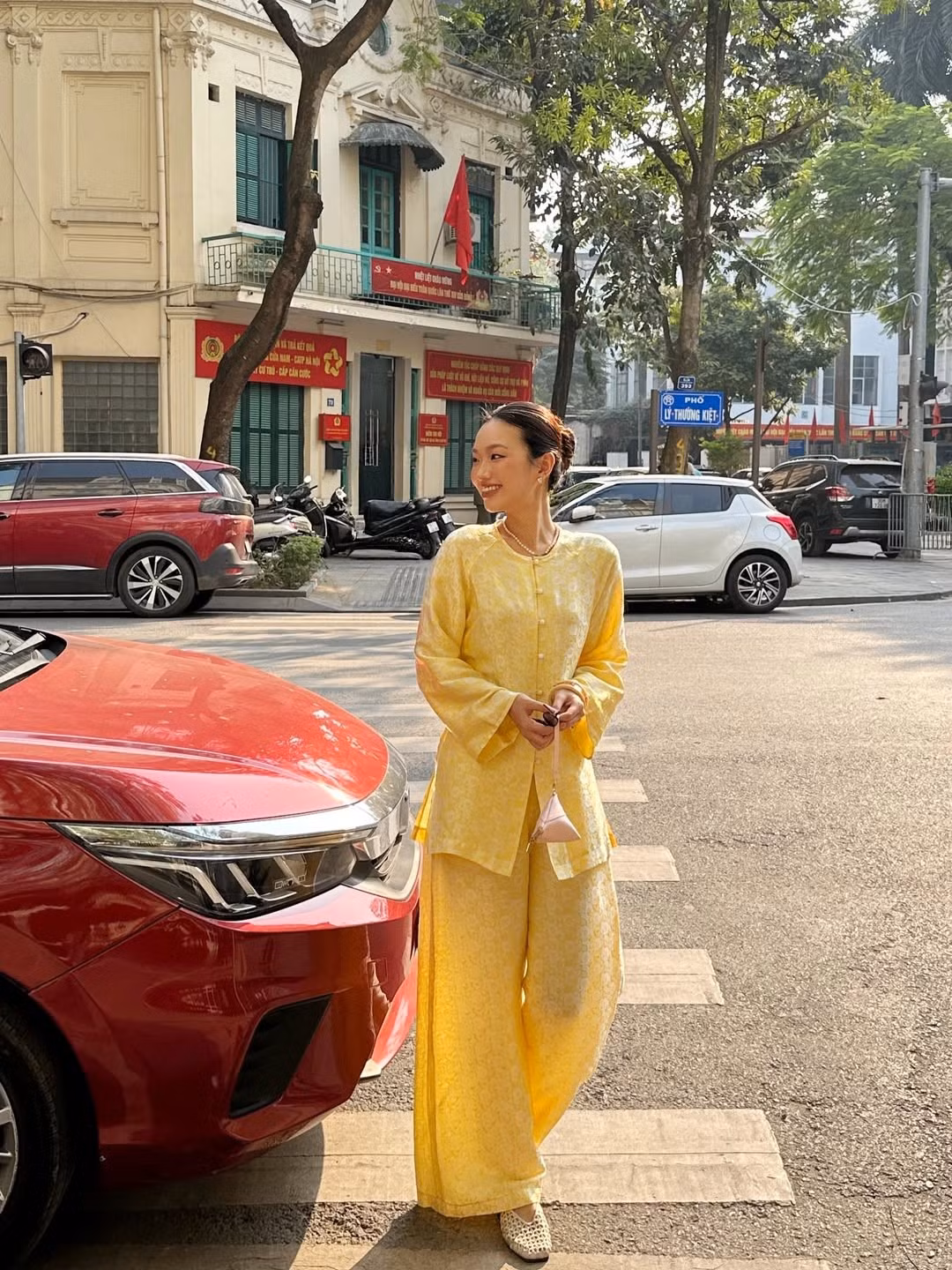 Hai gương mặt nổi bật là Chái Chanh và Vân Tiny đã nhanh chóng "bắt sóng" xu hướng này, tạo nên những bộ ảnh gây sốt với phong cách hoàn toàn khác biệt. (Ảnh: IG @chaichanh)