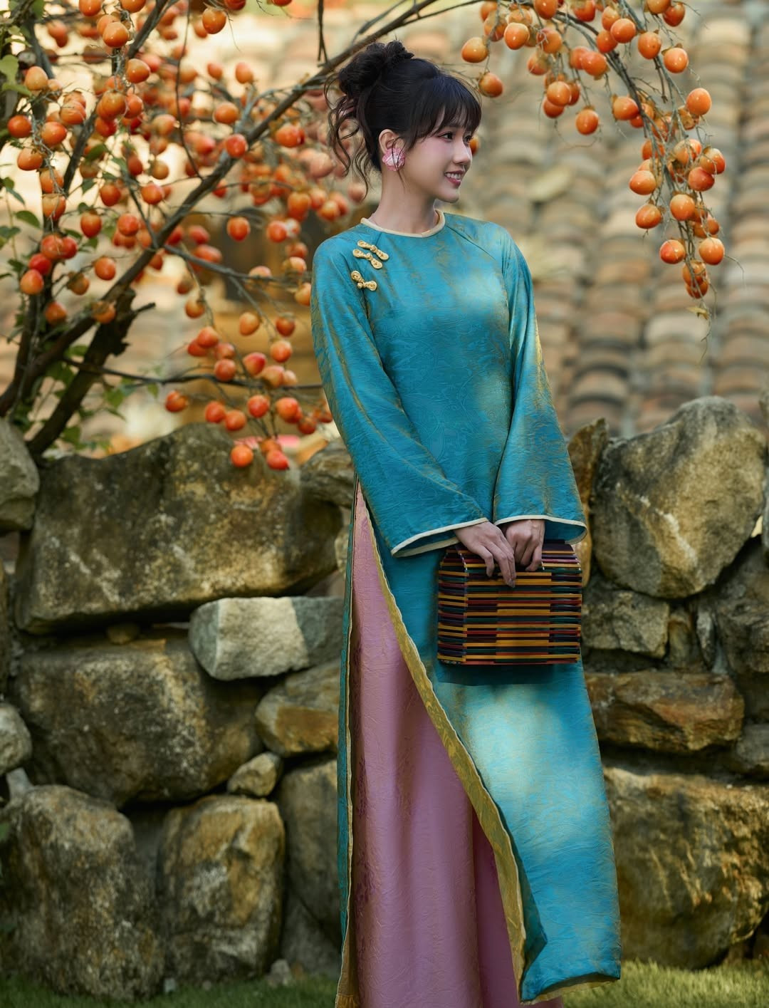 Sau nhiều năm hoạt động nghệ thuật, Kiều Trinh Xíu vẫn giữ vững phong độ là một trong những gương mặt "đại diện" cho vẻ đẹp thuần khiết, ngọt ngào của giới trẻ Việt. (Ảnh: IGNV)