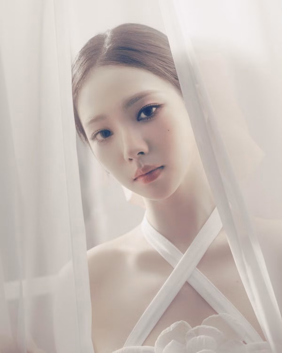 Nữ thần tượng trẻ được netizen ưu ái đặt cho nhiều biệt danh, điển hình như "CG" - viết tắt của từ "computer graphic" là một thuật ngữ dùng để chỉ công nghệ đồ họa web kỹ thuật số, nhằm ám chỉ nhan sắc hoàn hảo đến vô thực của Karina.