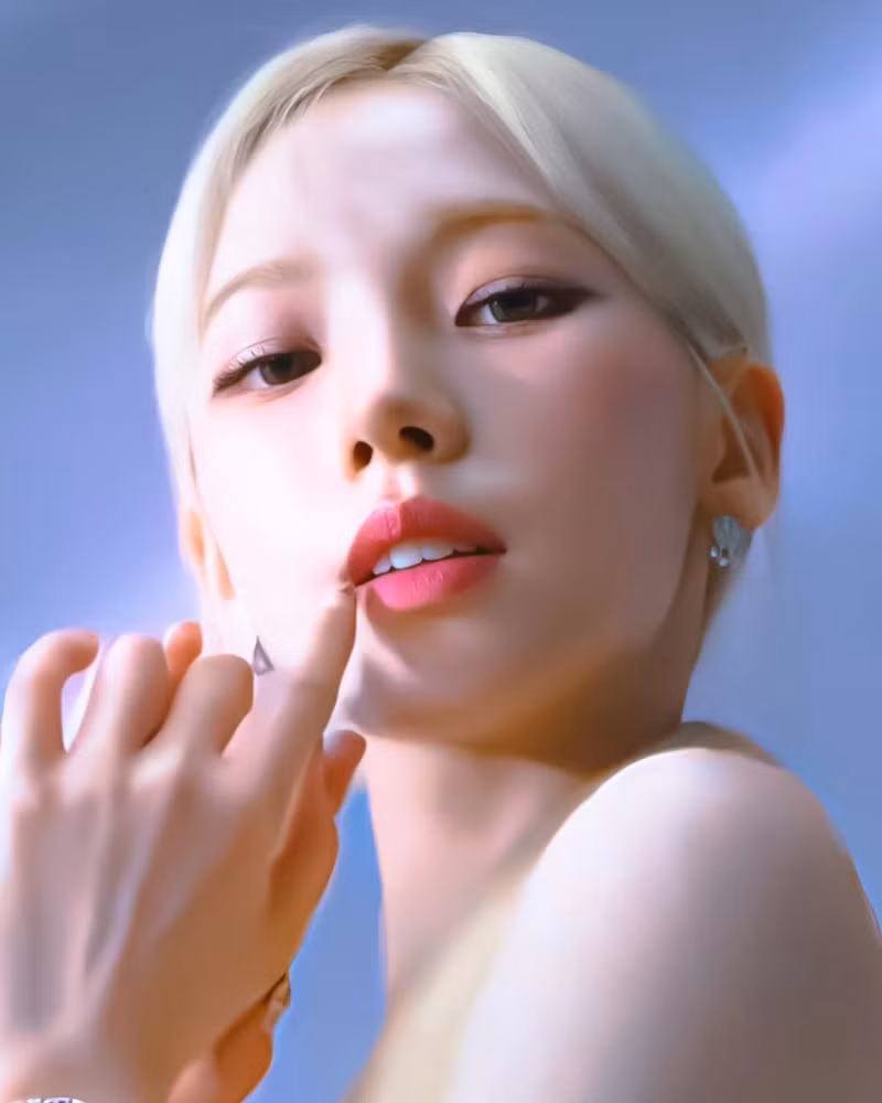 Karinagây ấn tượng với công chúng nhờ nhan sắc đẹp tự nhiên, không tỳ vết và vóc dáng quyến rũ.