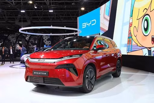 BYD Atto 8 sạc điện "nhanh như chớp" chính thức ra mắt