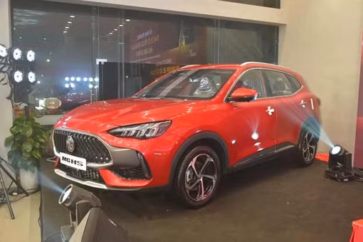 MG HS tại Việt Nam giảm giá "sập sàn", SUV cỡ C chỉ từ 455 triệu đồng
