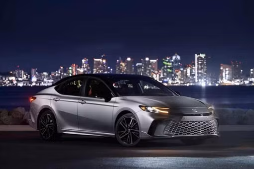 Toyota Camry 2027 "bình mới, rượu cũ" nhưng giá tăng gần 20 triệu đồng