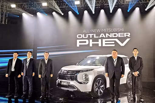 [GALLERY] Mitsubishi Outlander PHEV mở bán từ 1,2 tỷ đồng, chạy điện 100 km