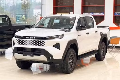 Toyota Hilux mới giảm giá sốc tại đại lý Việt, bản Pro còn 666 triệu đồng