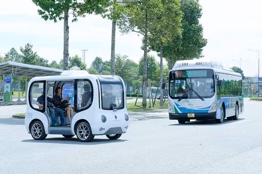 Hà Nội cho phép thử nghiệm xe tự hành, robotaxi và robot thông minh