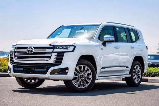 [GALLERY] Toyota Land Cruiser Hybrid về Việt Nam sẽ "kèm lạc" gần 1 tỷ đồng?