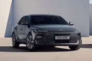 Hyundai Elantra 2027 "cháy hàng" với hơn 11.000 đơn bán xe trong 24 giờ
