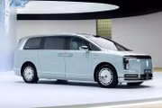 [GALLERY] Maextro V800 giá từ 2,7 tỷ đồng có gì cạnh tranh Toyota Alphard?