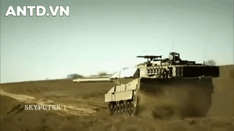 Do lính Nga không thể khởi động được xe tăng Leopard 2A6, việc phá bánh xích được coi là giải pháp khả thi để kéo xe tăng khỏi nơi bị mắc kẹt. Bộ Quốc phòng Nga và quân đội Ukraine chưa bình luận về thông tin.