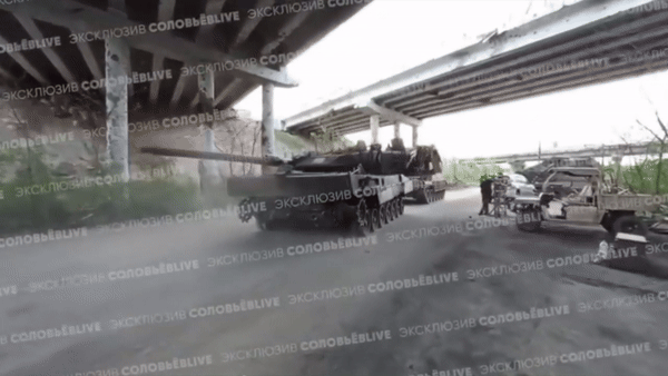 Ông Soloviev cho hay đây là chiếc Leopard 2A6 được binh sĩ cánh quân Trung tâm sơ tán thành công từ tiền tuyến.