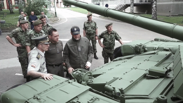 Căn cứ vào những hình ảnh về xe tăng M-84AC1 được công bố, Serbia đã nâng cấp và tăng cường đáng kể khả năng chiến đấu của dòng xe tăng này.