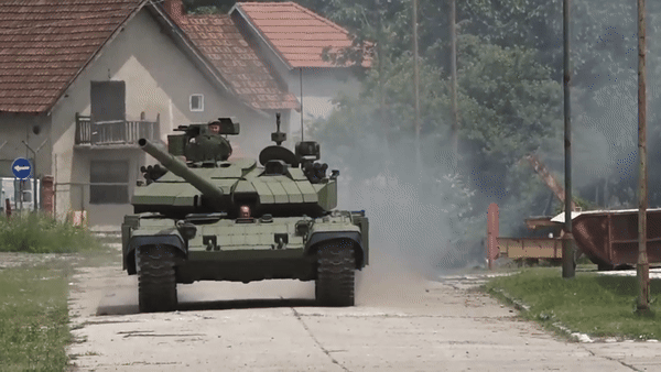 Hiện tại, quân đội Serbia có tổng cộng 232 xe tăng chiến đấu chủ lực bao gồm các biến thể M-84, M84AS và M-84AC1.