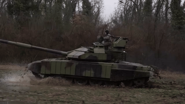 Giới phân tích đánh giá, về tổng thể M-84AC1 có thể đạt hiệu suất chiến đấu ngang ngửa với biến thể xe tăng T-90M của Nga. 