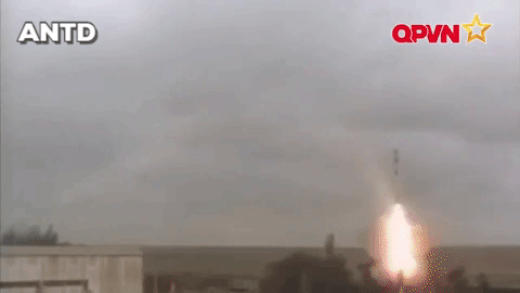 Động thái nhận tên lửa BrahMos diễn ra trong bối cảnh Philippines đang nỗ lực tăng cường năng lực phòng thủ trên biển, khi căng thẳng trên Biển Đông gia tăng khi có nhiều va chạm giữa Manila và Bắc Kinh.