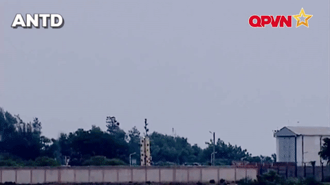 Ấn Độ và Philippines đầu năm 2022 ký thỏa thuận 375 triệu USD, trong đó New Delhi đồng ý cung cấp 3 khẩu đội BrahMos với ít nhất 6 xe phóng đạn cho Manila, kèm theo huấn luyện binh sĩ vận hành và bảo dưỡng kỹ thuật.