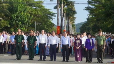 Lãnh đạo TP HCM thăm hỏi, tặng quà tại Đặc khu Côn Đảo dịp 27/7