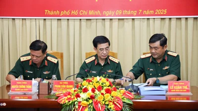 Đại tướng Phan Văn Giang chủ trì lễ bàn giao chức vụ Tư lệnh Quân khu 7