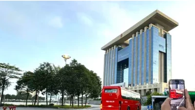 Ngày đầu đưa rước cán bộ lên TP HCM làm việc