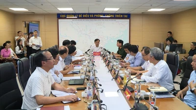 Siêu bão Ragasa giật cấp 17 sắp đổ bộ, huy động tổng lực ứng phó 
