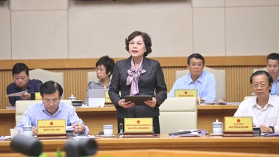 Thống đốc NHNN nhìn thẳng việc tiền ‘chảy' mạnh vào BĐS và chứng khoán