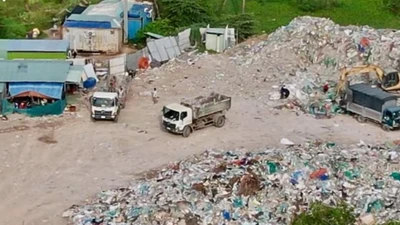 TP HCM: Phát hiện đường dây đổ trộm rác thải quy mô lớn