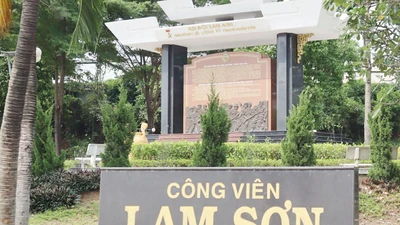 Tháo dỡ hàng rào và nâng cấp Công viên Lam Sơn để phục vụ người dân