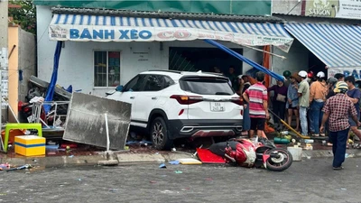 Ô tô tông vào quán ăn ở Bình Thuận, một người tử vong tại chỗ