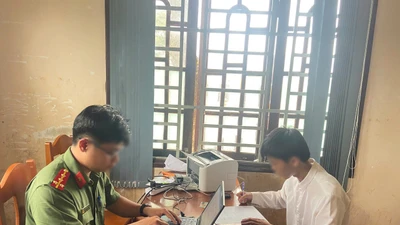 Dùng camera giấu kín quay đề thi, thí sinh ở Lâm Đồng bị khởi tố