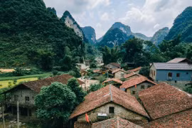 Du lịch làng đá Khuổi Ky trải nghiệm bản sắc người Tày bên thác Bản Giốc