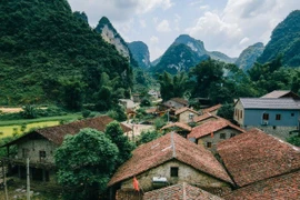 Du lịch làng đá Khuổi Ky trải nghiệm bản sắc người Tày bên thác Bản Giốc