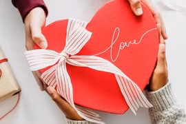 Gợi ý quà Valentine ấm áp cho các cặp đôi yêu xa
