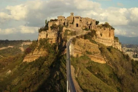 Khám phá điểm đến đẹp mê ly trong phim 'Tiếng yêu này anh dịch được không'