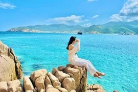 Vivu du lịch Cam Ranh, chọn tour hay tự túc hợp lý?