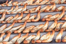 Bánh mì 'oằn tà là vằn' Hải Phòng có gì hấp dẫn khiến nhiều người tìm mua?